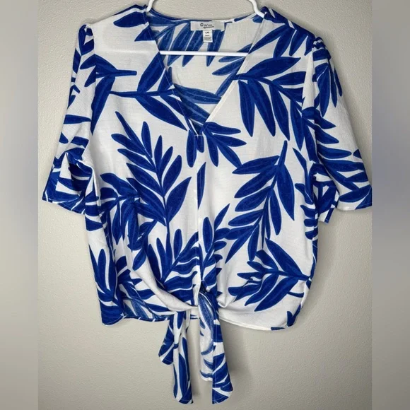 C by one Blue and White Relaxed Tie Front Blouse tropical leaves flowy sz large - Picture 1 of 5